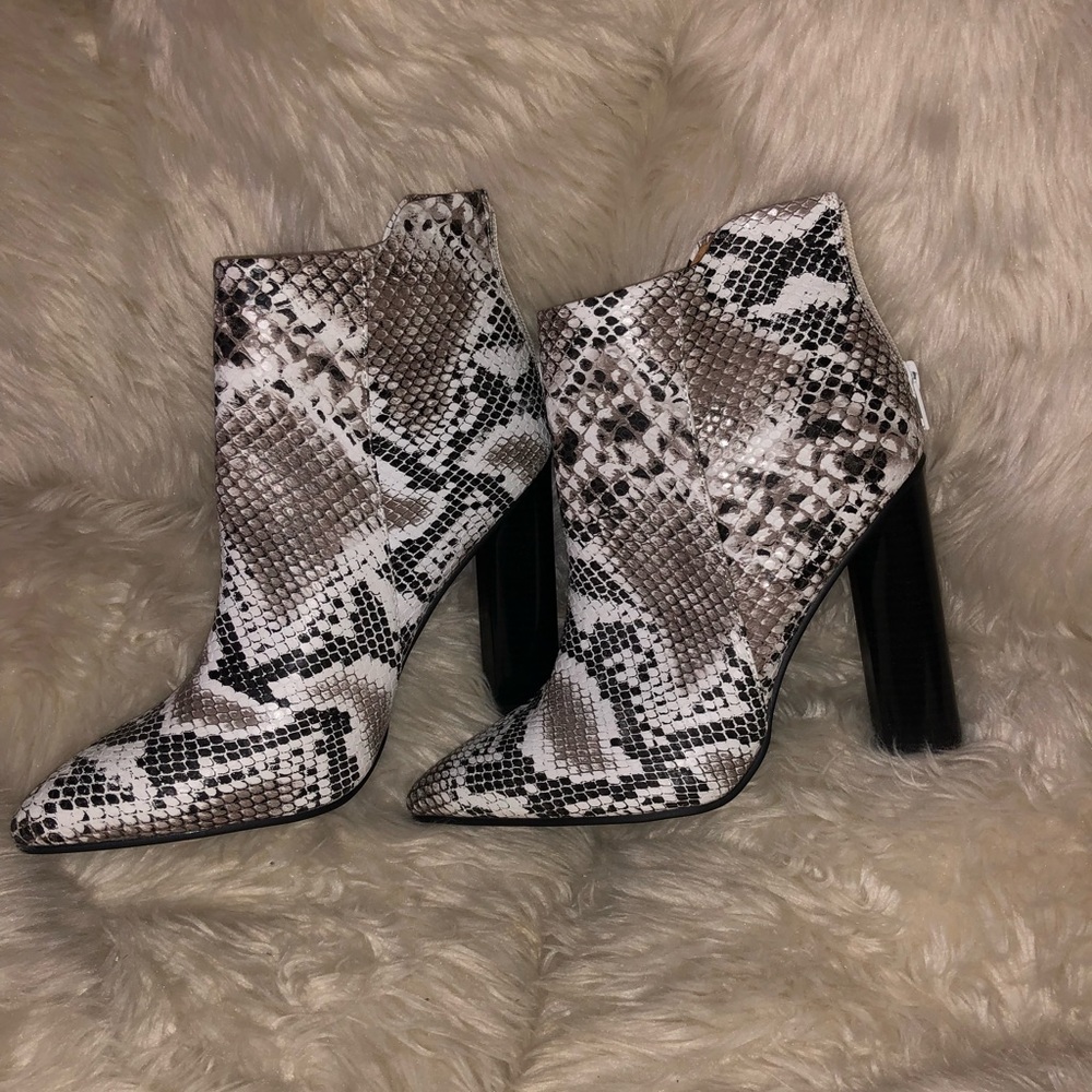 🐍 OMG WOW SNAKESKIN BOOTS  🐍